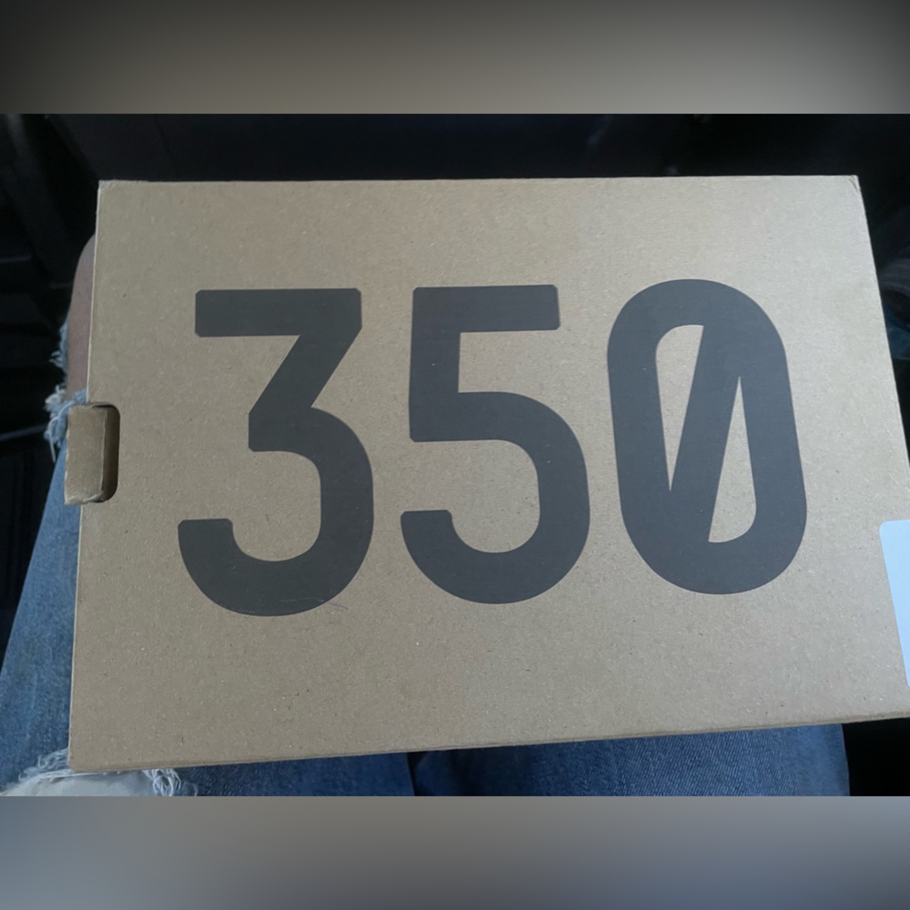 Yezzy shoes size 10k in kids